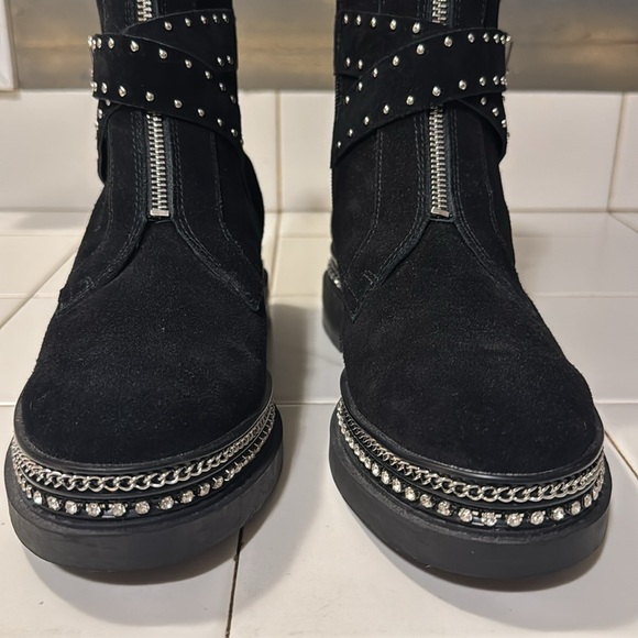 Vince Camuto NWT Blinda Black Suede Moto Chic Chain Rim Platform LugSole Boot 9M - Picture 9 of 13